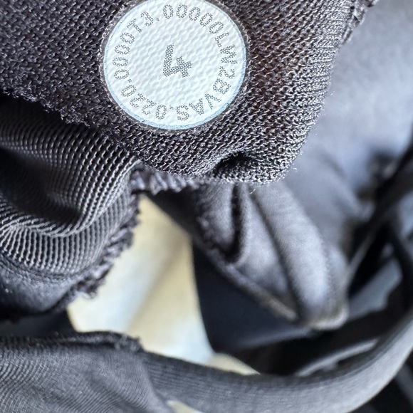 lululemon Black Strappy Sports Bra luxtreme perfection condition activewear gym - Picture 10 of 10